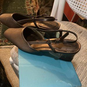 JUDITH BRONZEEN DEXTER BRONZE LOW HEEL  SIZE 9 1/2